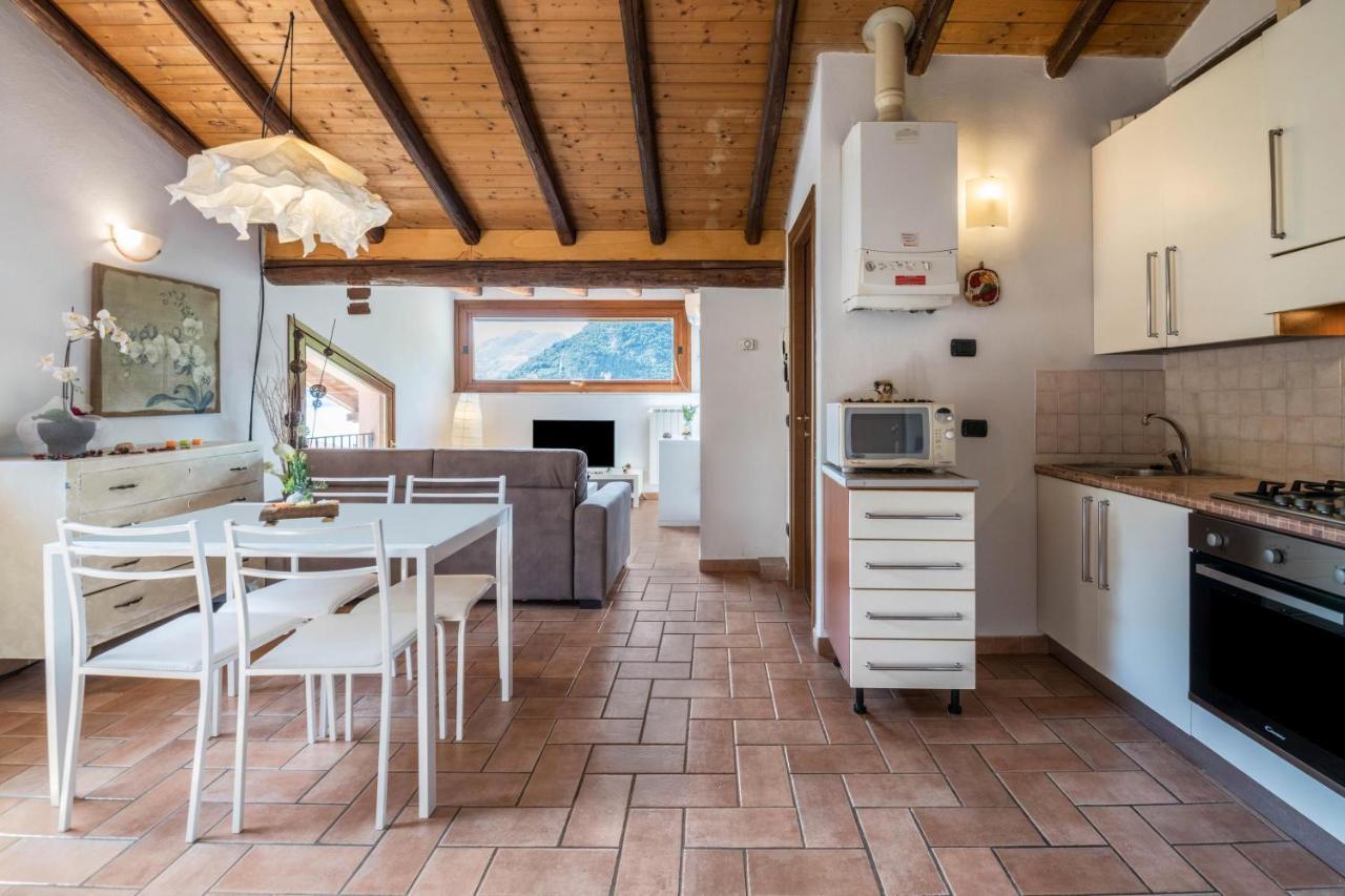 Mansarda Con Vista Lago Sulzano Kültér fotó