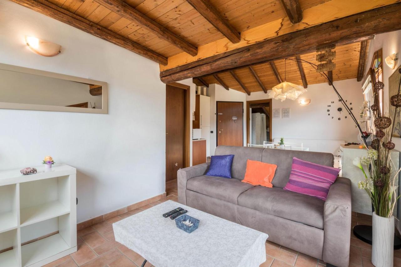 Mansarda Con Vista Lago Sulzano Kültér fotó