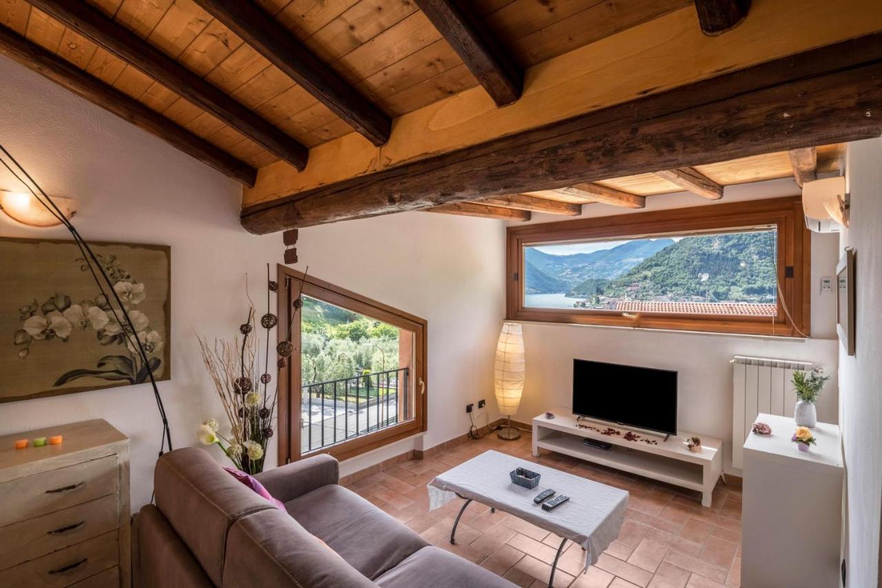 Mansarda Con Vista Lago Sulzano Kültér fotó