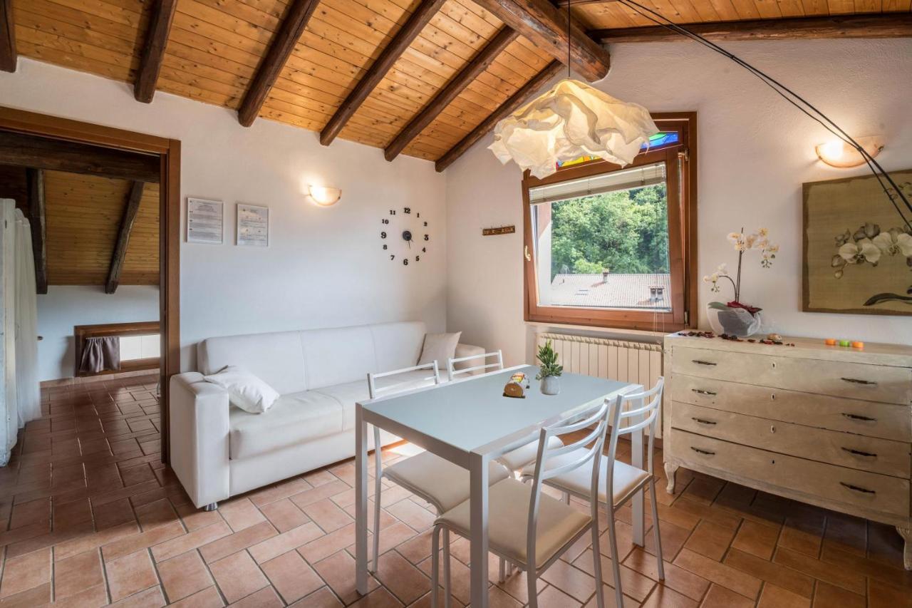 Mansarda Con Vista Lago Sulzano Kültér fotó